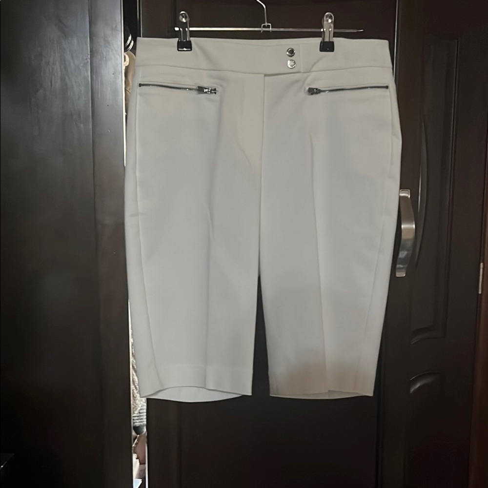 The 12 inch Bermuda Short from WHBM 🎉